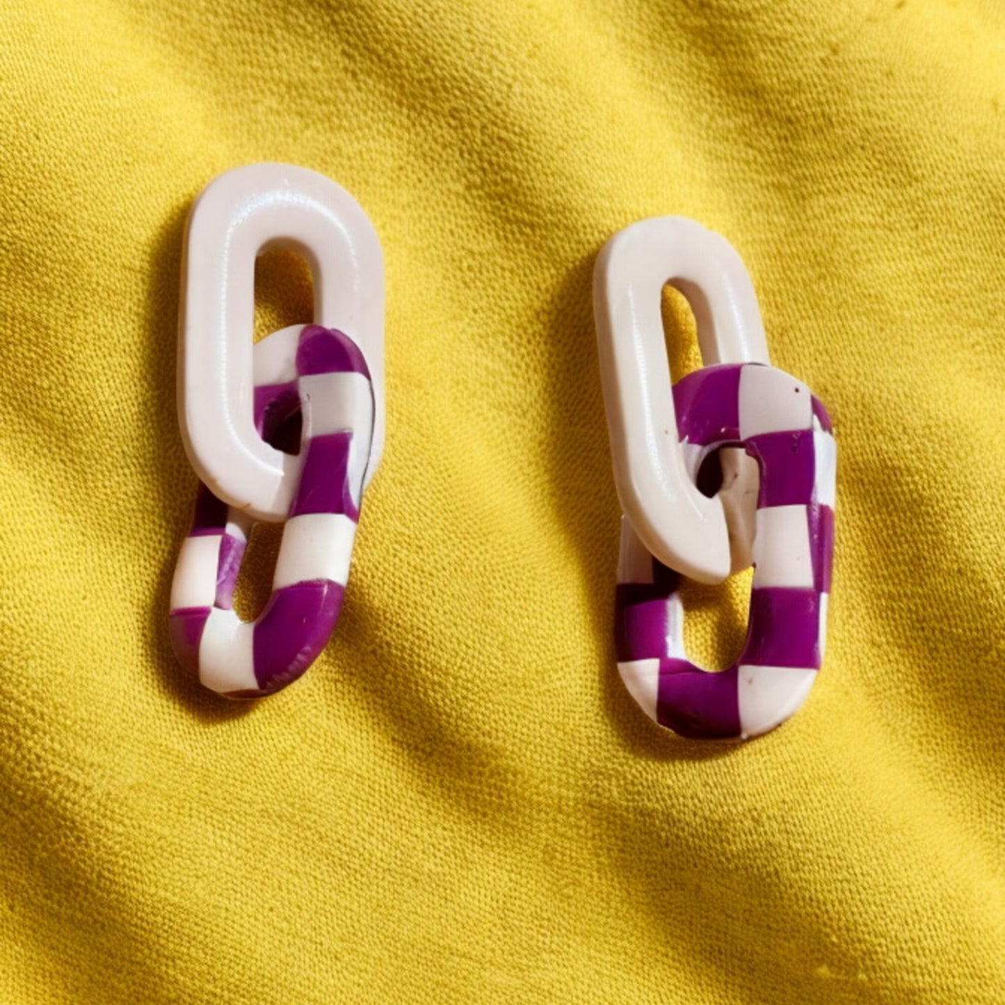 Pendientes Cadena DAMERO Blancos y Morado Uva