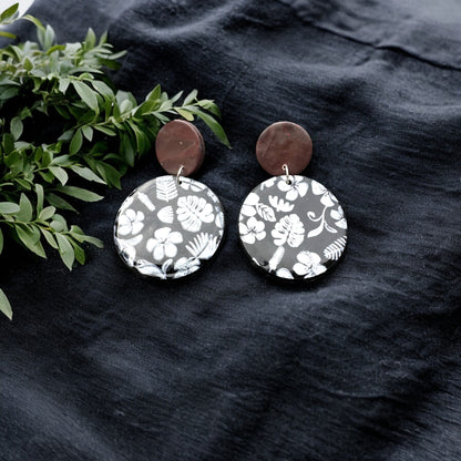 Pendientes Esfera base negra floral